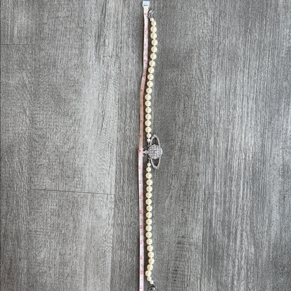 Vivienne Westwood Cream Pearl and Silver Necklace - Picture 6 of 8